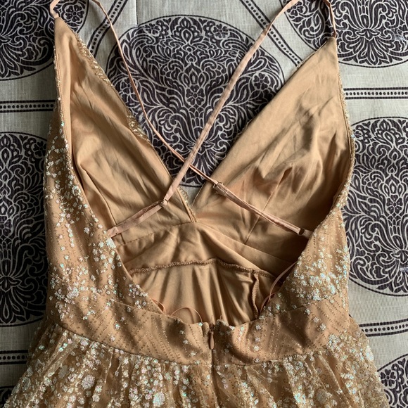 Formal sequinned dress - Picture 3 of 3